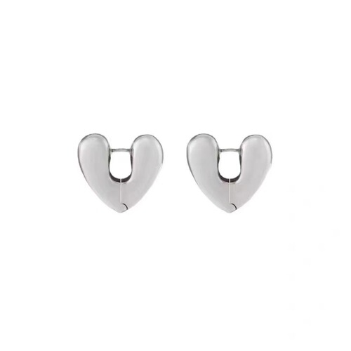 Niche Design European and American Metal Style Heart Stud Earrings for Women, Fashion, Personalized, Versatile, High-Quality Earring Accessories for Wholesale