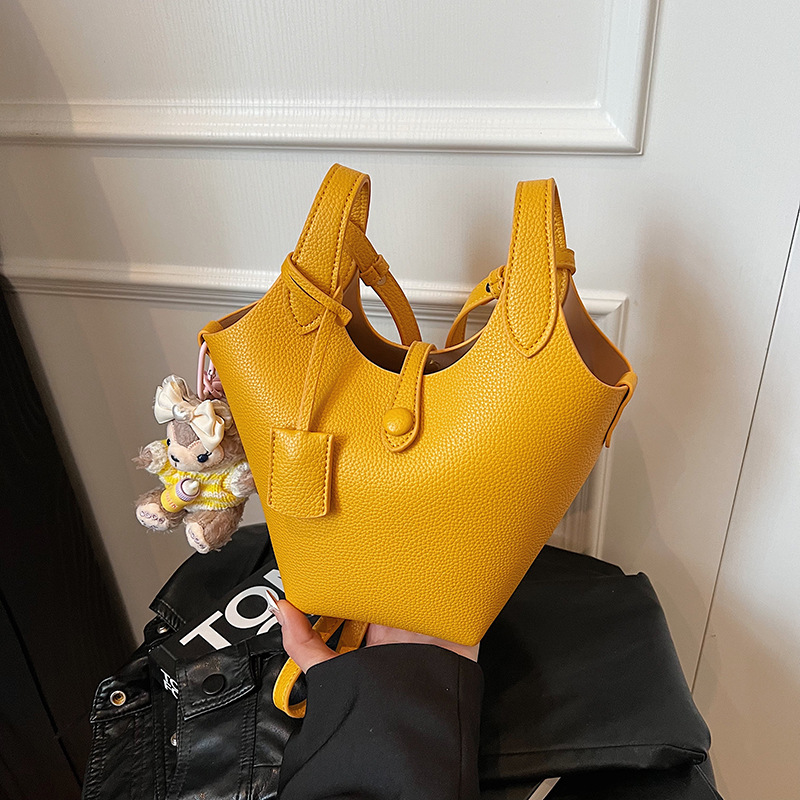 Bolso de cubo de canasta de verduras portátil de gran capacidad de alta calidad para mujer 2025 nuevo bolso de mensajero de hombro de estilo occidental de todo fósforo de moda