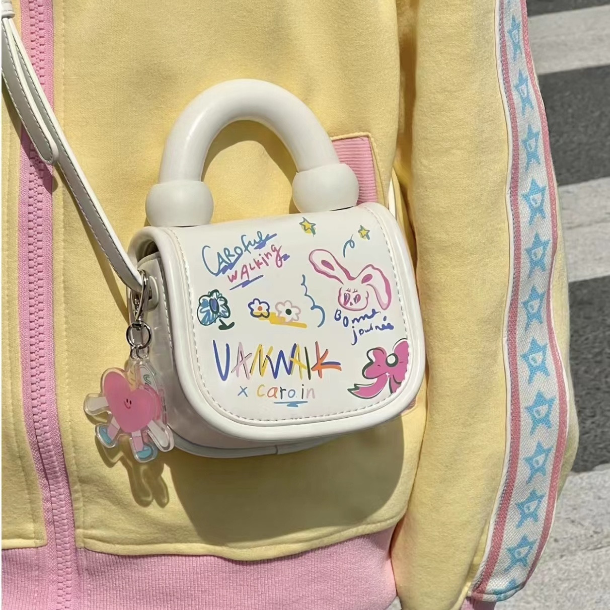 2023 primavera y verano nuevo estilo coreano estudiante bolsa de mensajero bolsa de moda Mini lindo estilo occidental de dibujos animados bolsa de graffiti para mujeres