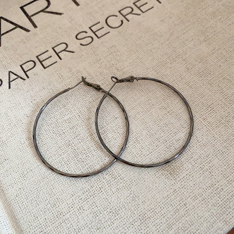 Pendientes de metal transfronterizos de otoño e invierno con aguja de plata, pendientes, pendientes de viento frío de moda de nicho, pendientes de lujo de alta gama de luz de todo fósforo