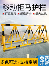 �����ƶ�·�ϻ����׶�԰ѧУ�ſڷ�ײ������������վ���˴��־���