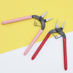 DIYペンチの手作り多機能ツールの先端に歯がない平口ペンチのアクセサリーがあります。