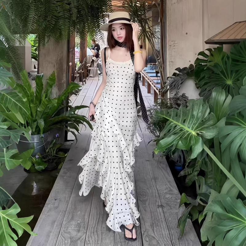 French-Style Ruffled Polka Dot Dress for Women, Perfect for Spring and Summer Seaside Vacations, with a Stunning and Elegant Design, Strapless Dress, Bodycon Long Skirt French-Style Ruffled Polka Dot Dress for Women, Perfect for Spring and Summer Seaside Vacations, with a Stunning and Elegant Design, Strapless Dress, Bodycon Long Skirt