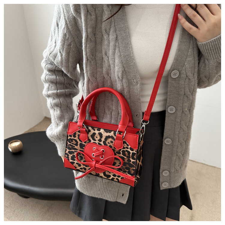 337g Weight Synthetic Leather Lining Material Zipper Closure Type Single Shoulder Strap Strap Type Crossbody Bag Bags Type Casual, Shopping Occasion Pu Leather Material Leopard Pattern All Seasons Season Women's Gender Streetwear Style Square Shape Medium Size Women's Medium Pu Leather Leopard Streetwear Square Zipper Crossbody Bag 1