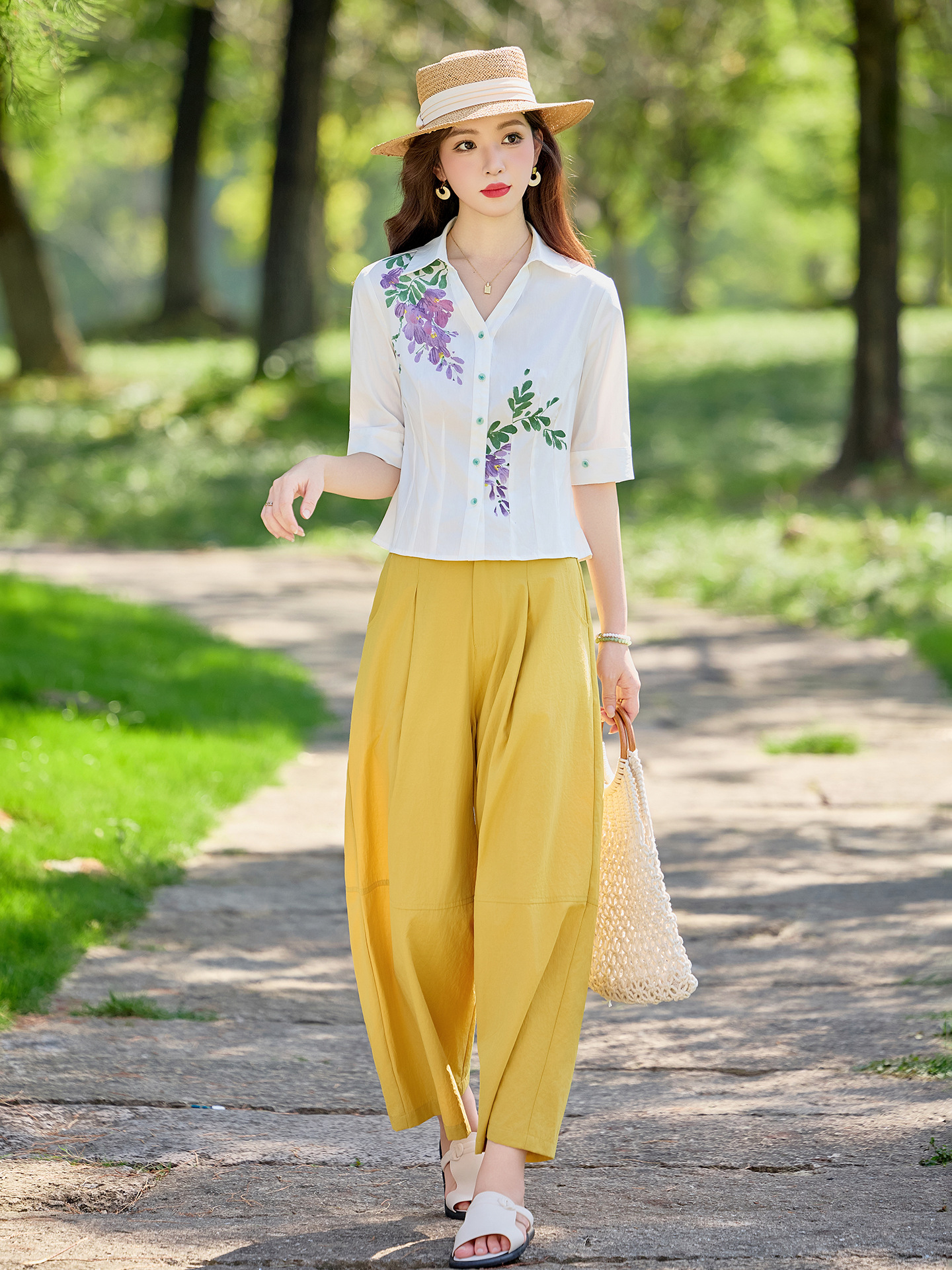 Bộ vest nữ hai mảnh áo sơ mi in họa tiết kết hợp quần ống suông cạp cao — Màu ảnh