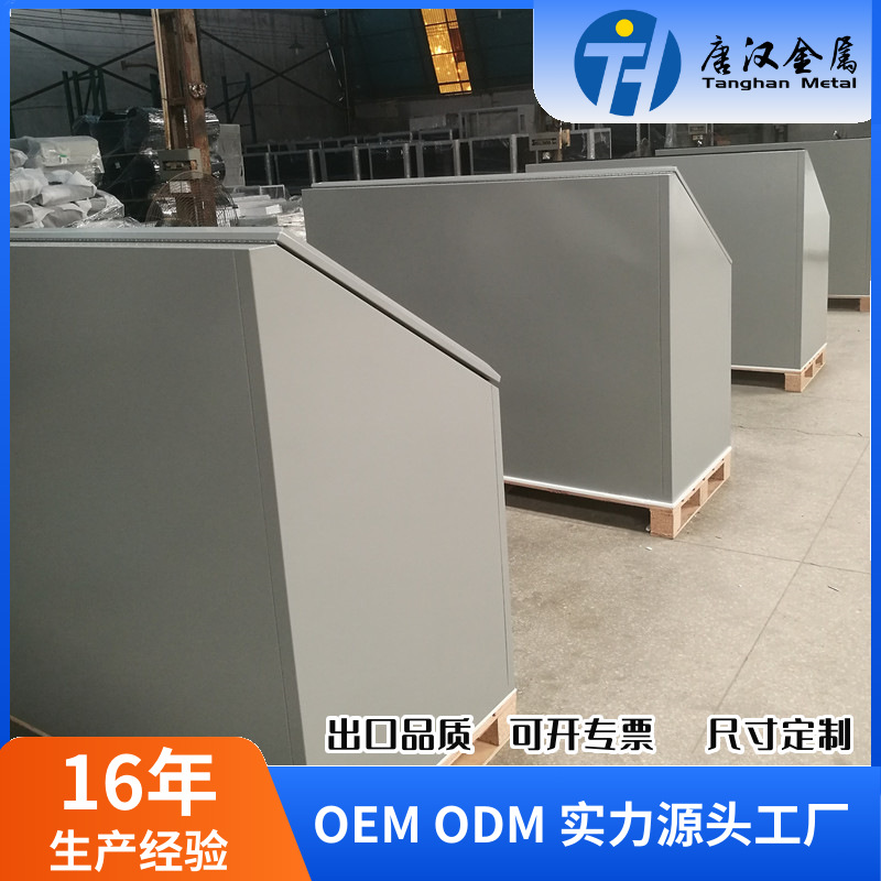 出口澳洲铁质马槽饲料存储箱带脚轮和隔断层板防锈耐用冷轧板