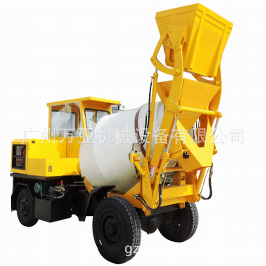 CMT-1000 自主上料行走式柴油滚筒搅拌机 移动式混凝土搅拌车