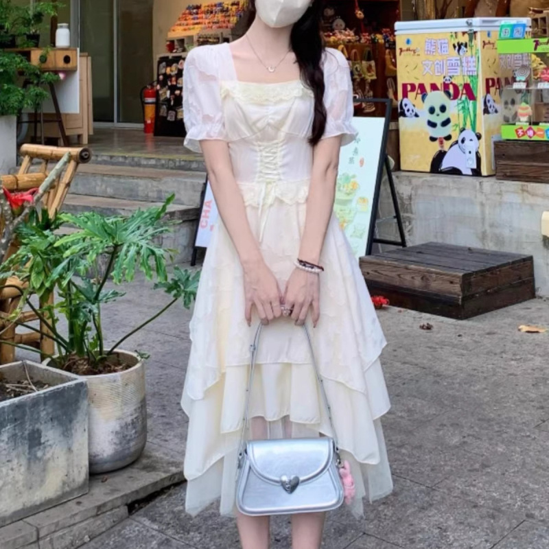 French-Style Hepburn-Inspired Apricot-Colored Dress for Women, New Summer Model for Petite Figures, Sweet and Uniquely Designed, Waist-Cinching Long Dress