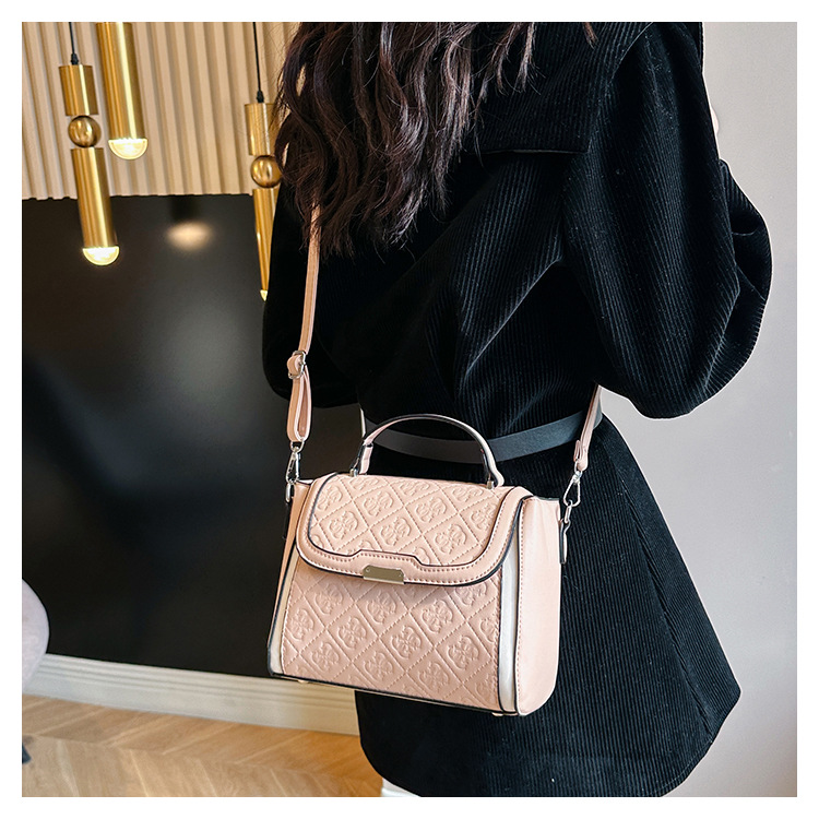 Women's Small Pu Leather Solid Color Lingge Vintage Style Classic Style Magnetic Buckle Crossbody Bag display picture 31