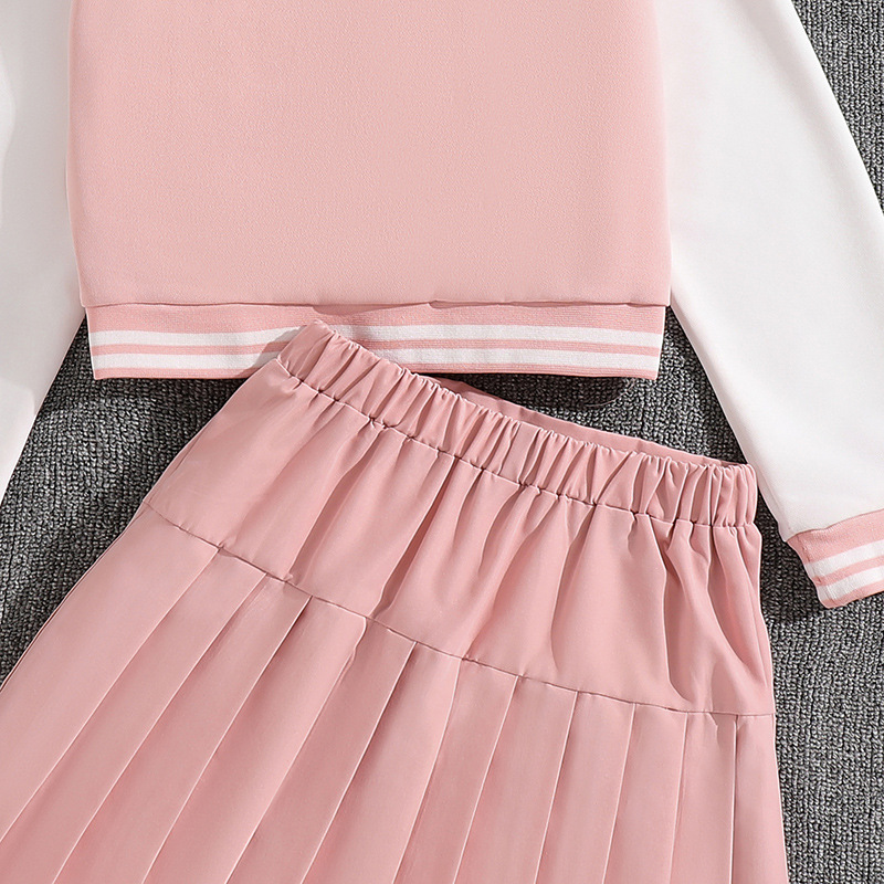 Set sportivo primaverile e autunnale per ragazze 2024 Nuova versione coreana Giacca da baseball, gonna plissettata, set in due pezzi in stile college_voghion.com