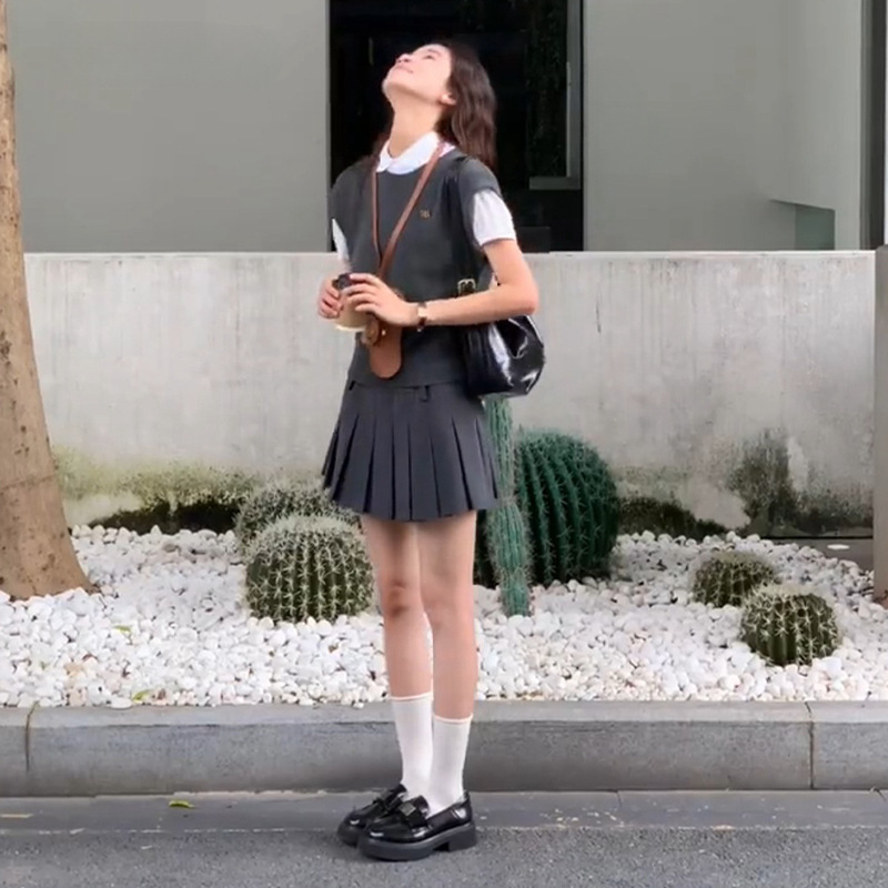 韓国カレッジスタイルの女性用半袖セーターベスト、秋の新しいスリムフィットで多用途なレイヤードベストショートセーター|undefined