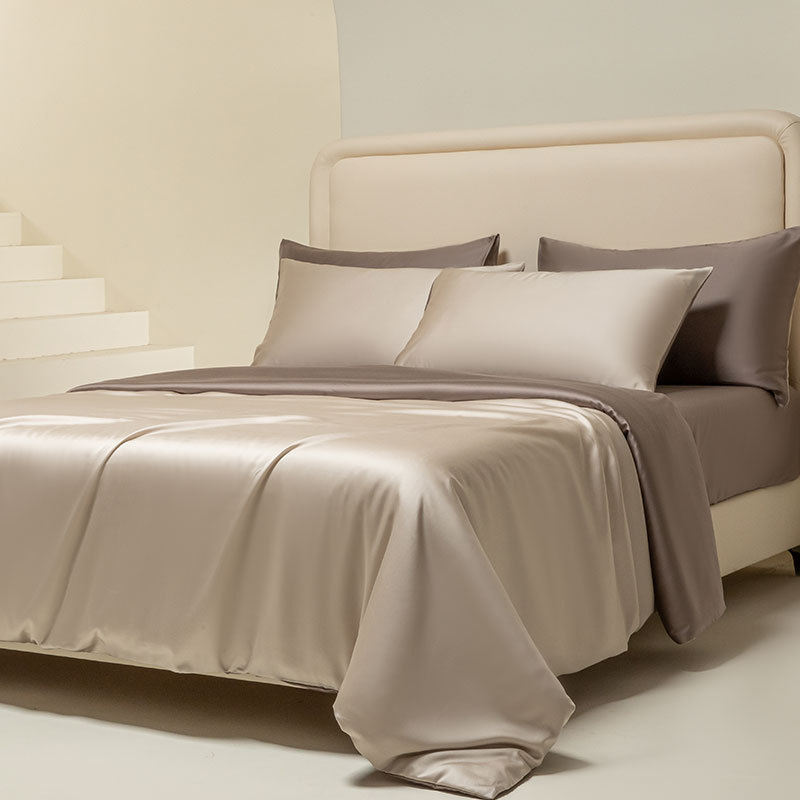Cat Man Sense Advanced Sense Cama de cuatro piezas de lujo ligero Dormitorio principal sedoso sueño desnudo 2025 nueva funda de edredón de sábana