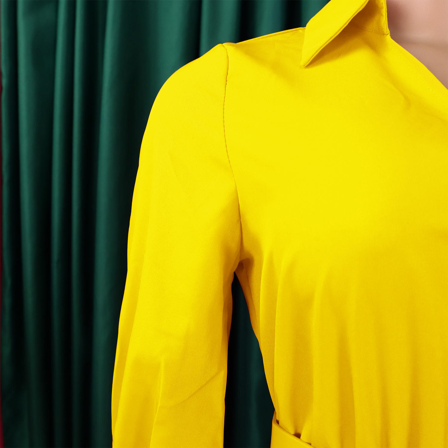 GraceChic D3327 Damenkleid Frühjahr 2025, neue Mode, V-Ausschnitt, einfarbig, langärmelig, weiter Saum, plissiert, Exportkleid_voghion.com