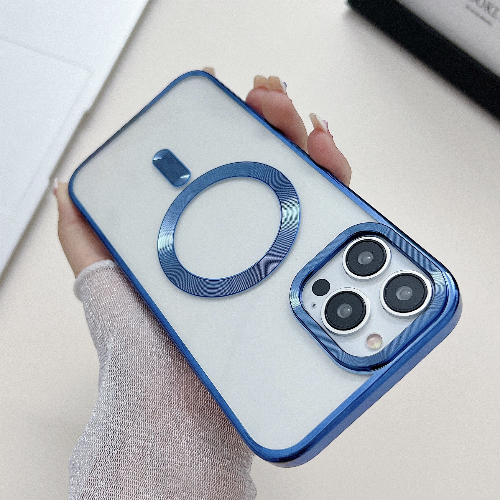 Funda para teléfono móvil Apple 16 galvanoplastia magnético iPhone14 color sólido escudo dorado 15promax funda protectora de silicona