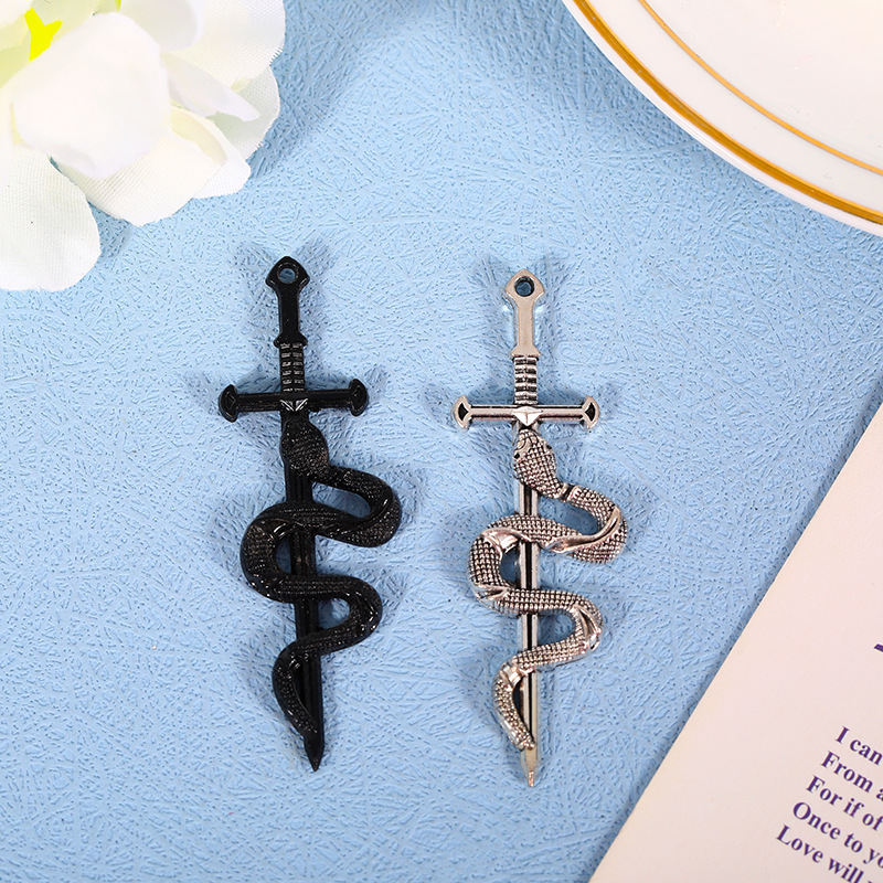 欧美热销 新款哥特风时尚复古蛇宝剑吊坠diy滴油合金饰品配件批发