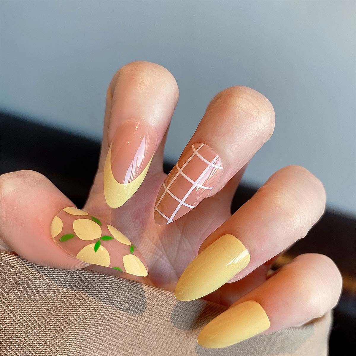 Uña de almendra desmontable negra borde francés minimalista moda manicura falsa parche de uñas al por mayor