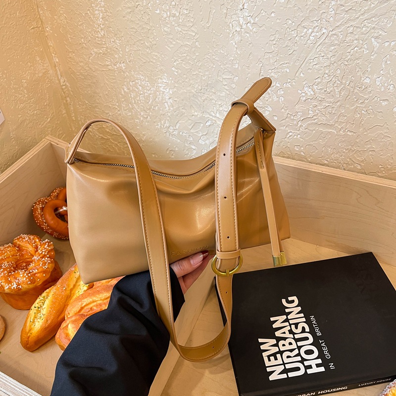 Bolsa de ombro leve em cor sólida para mulher_voghion.com