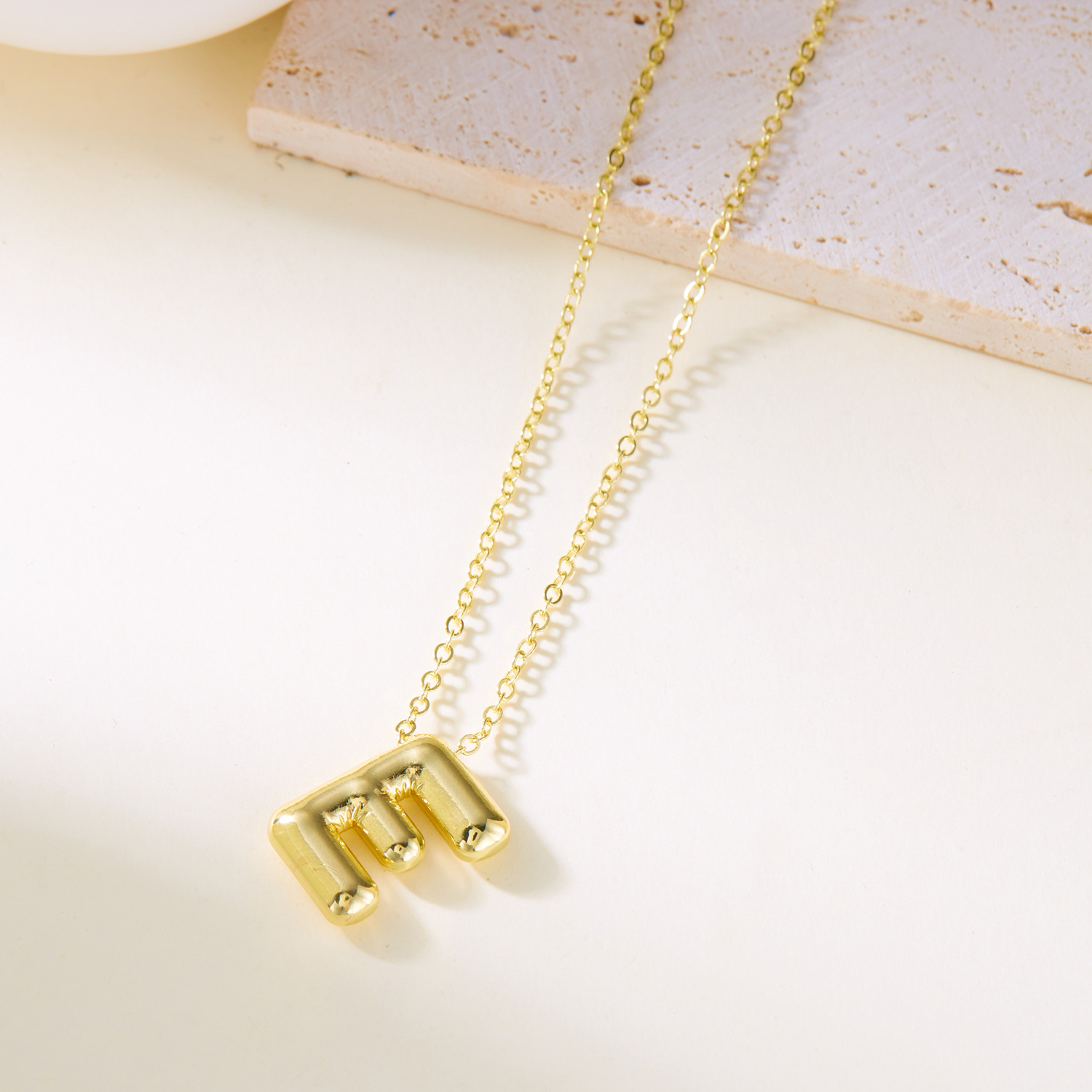 Collier avec pendentif lettre initiale style ballon original_voghion.com