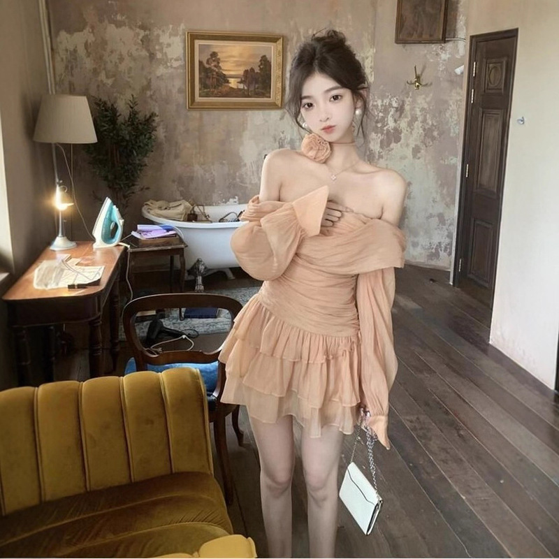 纯欲辣妹风抹胸连衣裙女2025秋夏褶皱微透感气质收腰显瘦长袖短裙|undefined