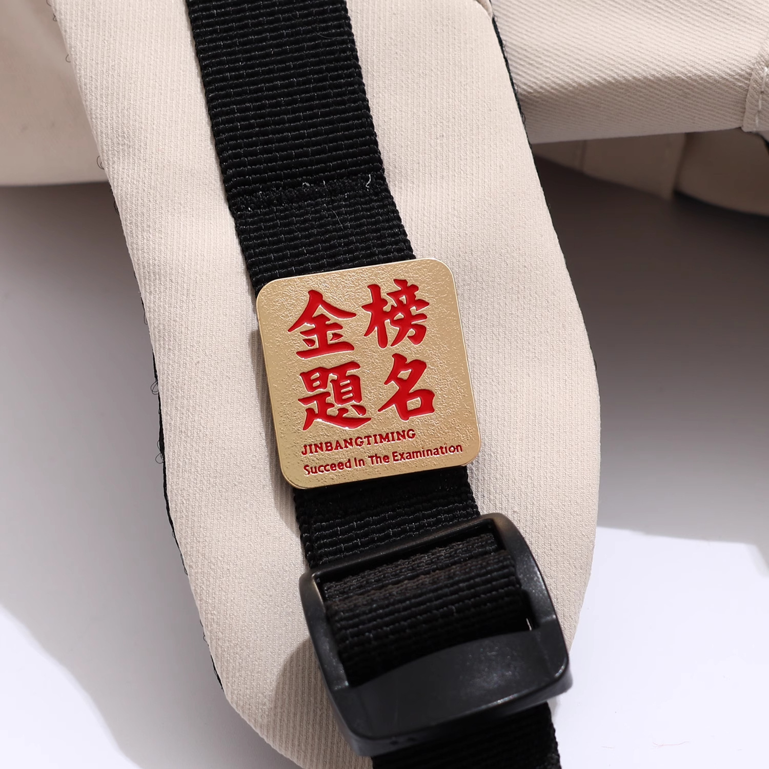 Cada examen debe aprobar el título de la lista de oro del broche. Insignia de metal creativo.