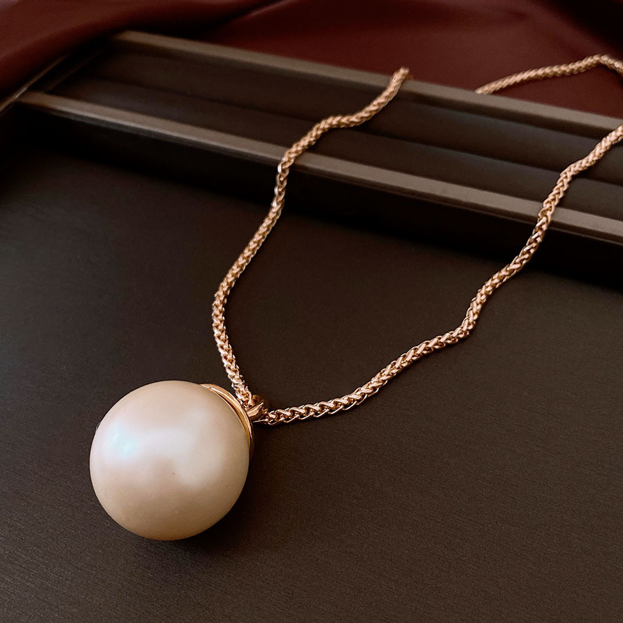 Medieval Matte Pearl Pendant Necklace