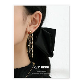 项链;耳钉;戒指