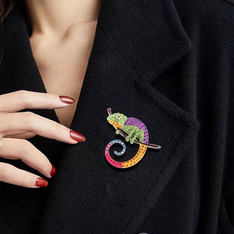 Unisex Gender Elegant Vacation Pin Animal Milky White Crystal Alloy Unisex Corsage