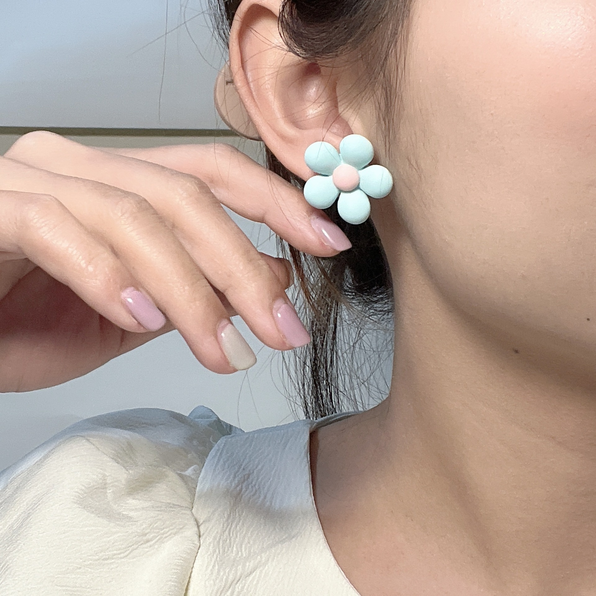 Daily Occasion Sweet Flower Resin Women's Ear Studs