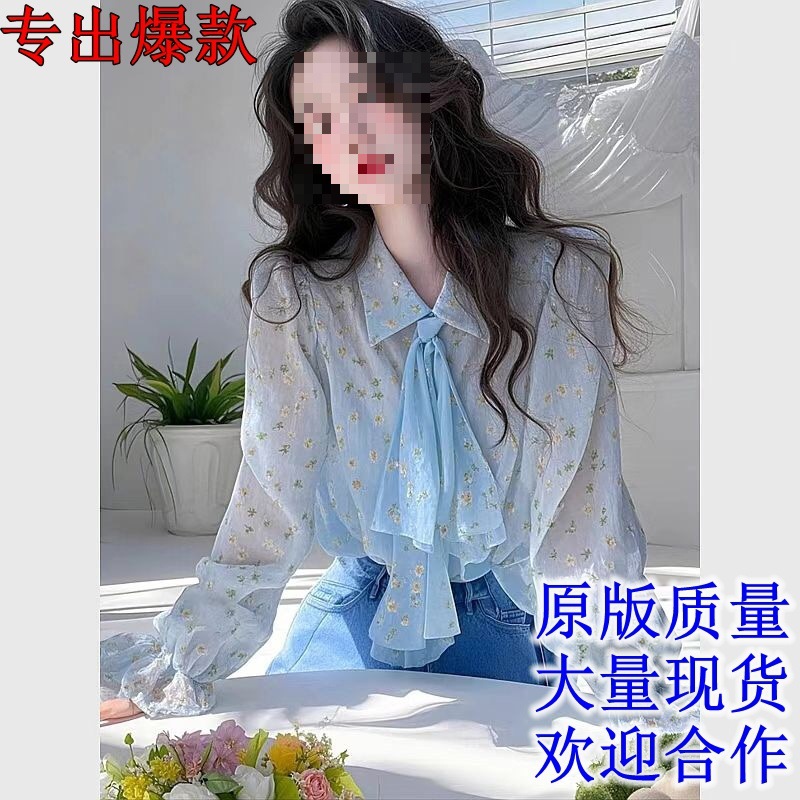 春装新款小衫设计感蓝色碎花衬衫女款感轻奢气质减龄洋气