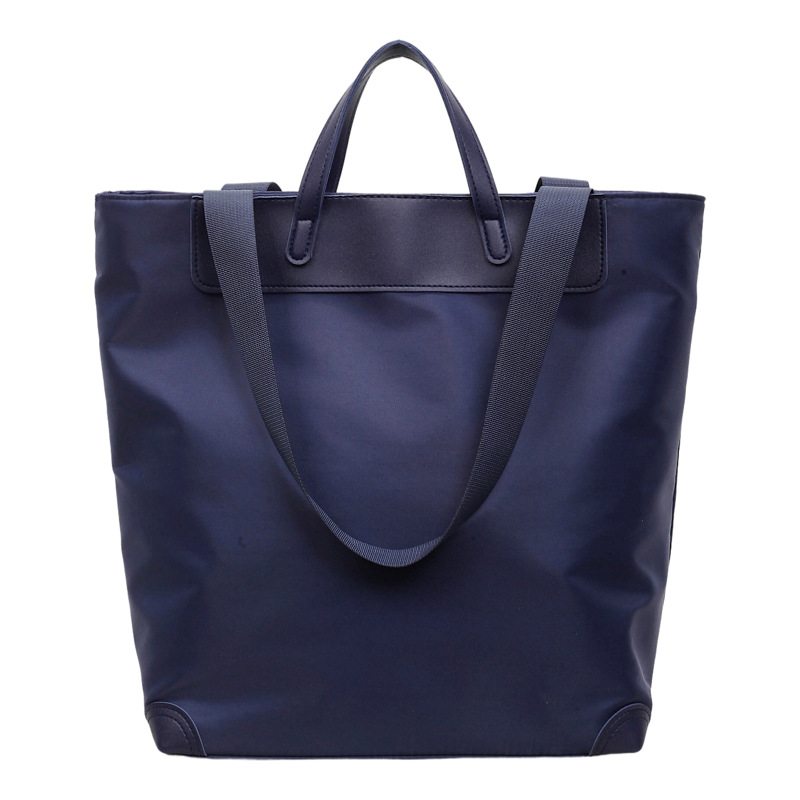 Nuevo estilo coreano de alto valor, bolso de mano casual simple, bolso de hombro de gran capacidad de viaje ligero de tela de nylon.