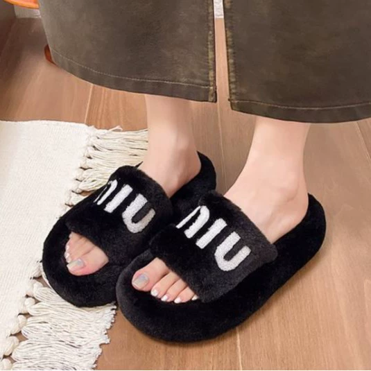 Буква ягненка шерстяные тапочки женские летние 2024 новые наружные пушистые удобные дикие тапочки