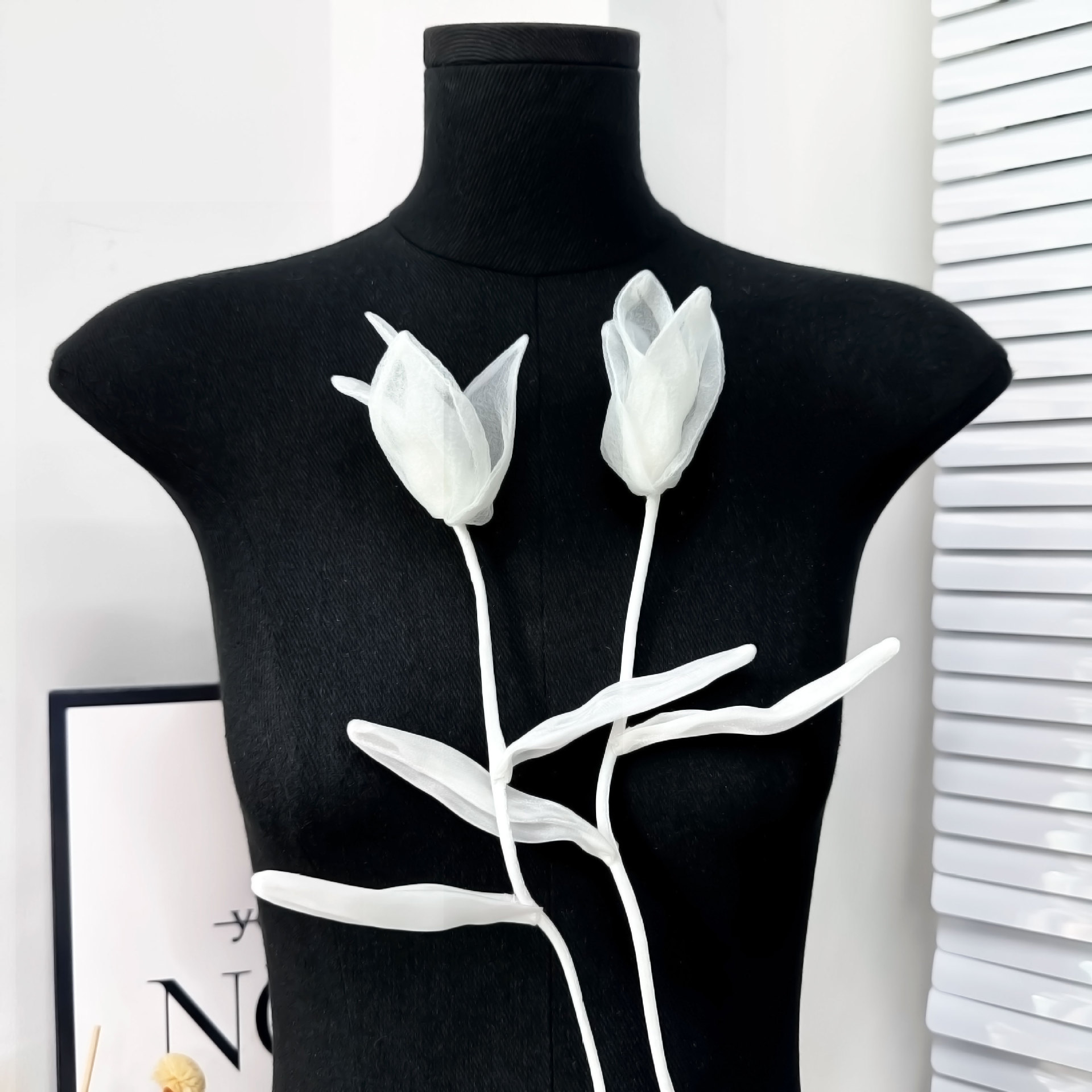 Nueva moda y sencilla decoración de flores de lirio coreano vestido de vestir decoración de boda accesorios de bricolaje al por mayor
