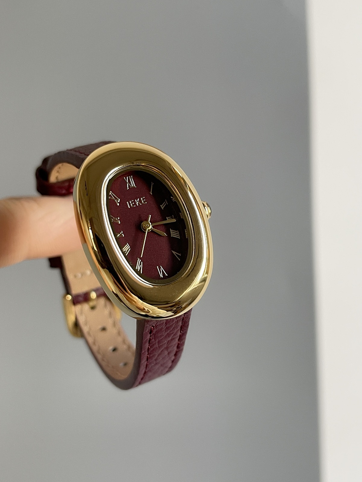 IEKEクロスボーダー小衆安可拉紅中古腕時計女性モデル個性軽豪華小型文字盤生放送プライベート女性時計