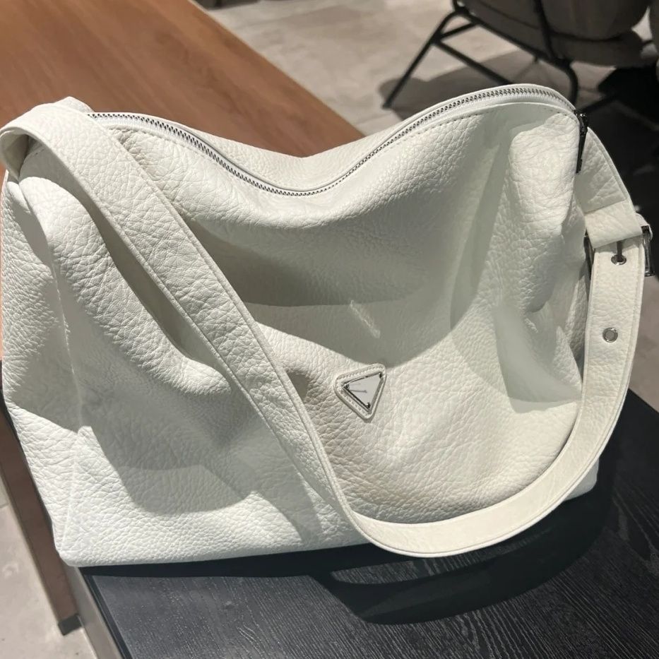 小众斜挎包女大学生休闲慵懒风单肩包上课通勤软皮包包托特