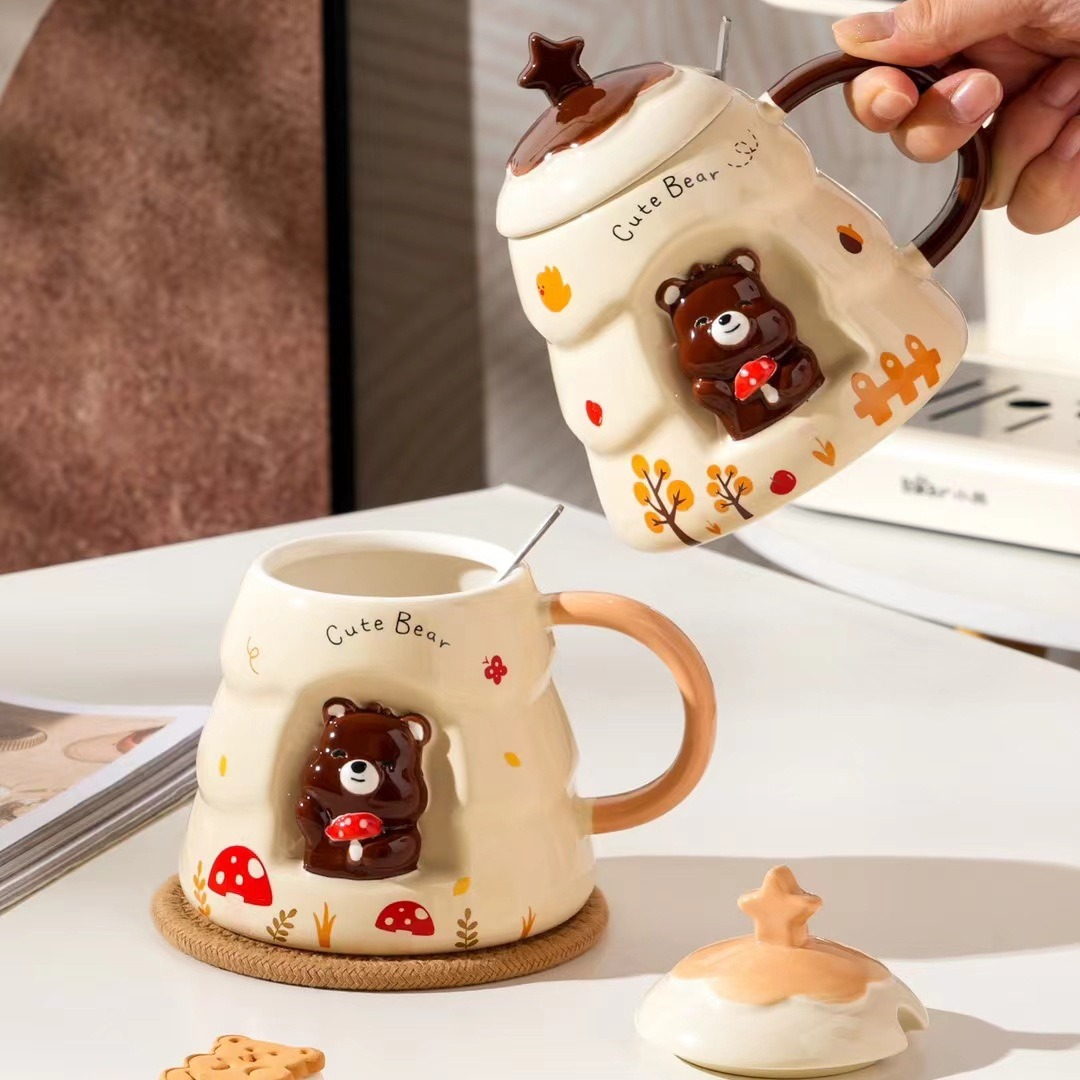 Oso de dibujos animados creativo Taza de cerámica con tapa cuchara Linda taza de café con regalo de la mano de alta apariencia en relieve muñeca taza