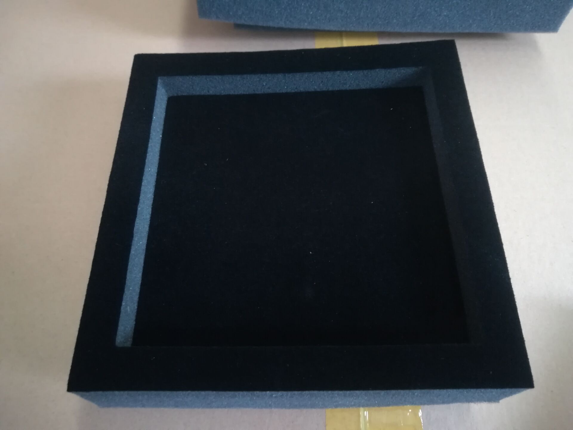 厂家供应黑色EVA表黑绒缓冲快递成型异形包装泡沫/快递包装