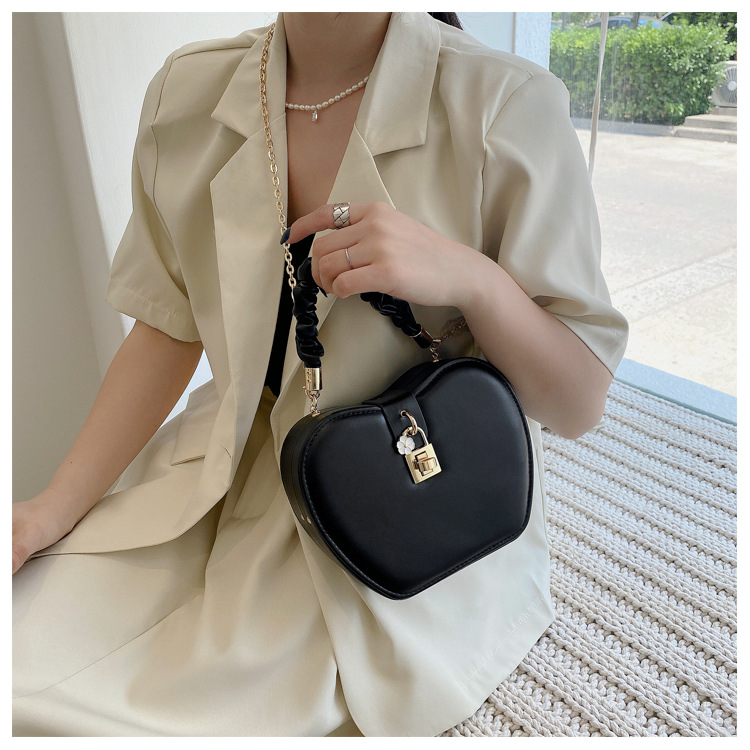 Fashion Portable Messenger Chain Bag display picture 6