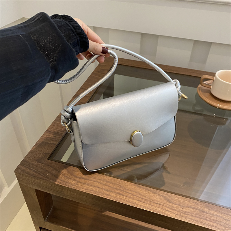 Korean version of for women 2024 summer new fashionable simple solid color small square bag, stylish and casual women's_voghion.com