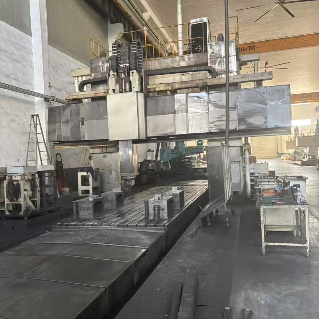 出售二手德国2.5×8米龙门加工中心方滑枕,带四个铣头