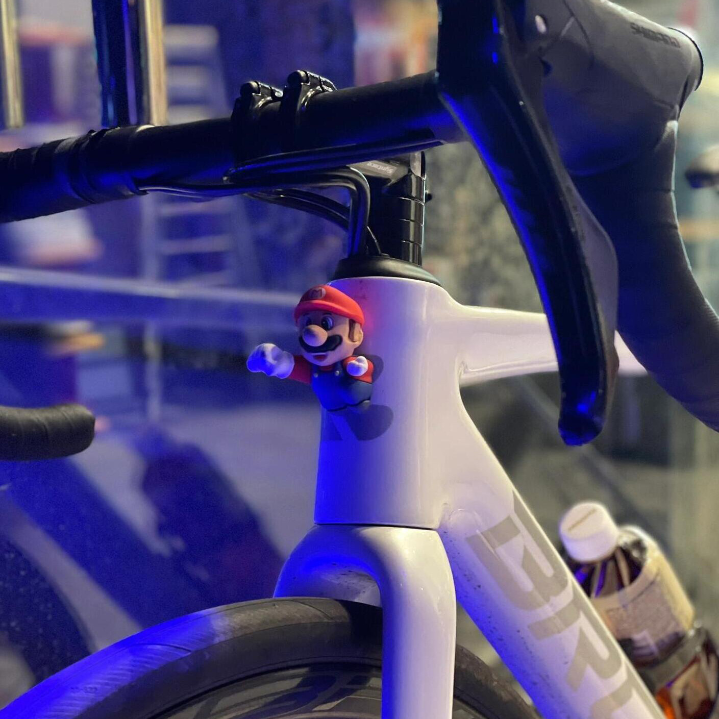 Carretera bicicleta de montaña decoración accesorios pequeños muñeca linda pequeña decoración coche eléctrico pegatinas 3d tridimensional