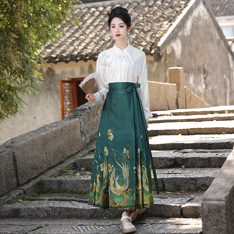 Original new Ming Dynasty style Hanfu set with Han elements, floral and gold brocade, original Chinese style horse-face skirt, high-end and elegant 2026.