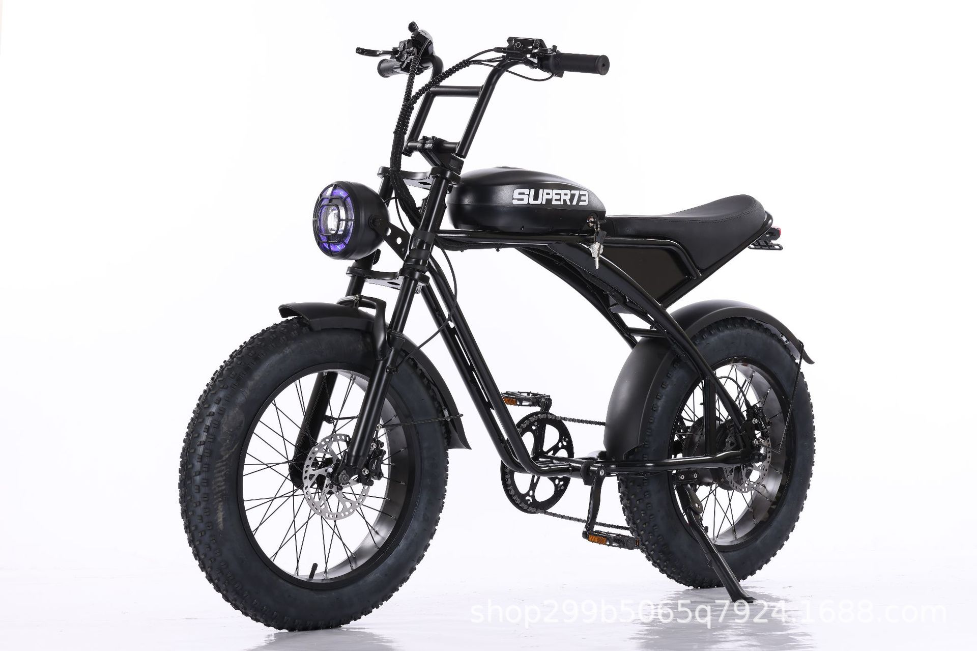 20inch 스노모빌은 13A이며 배터리 수명은 약 30km입니다.