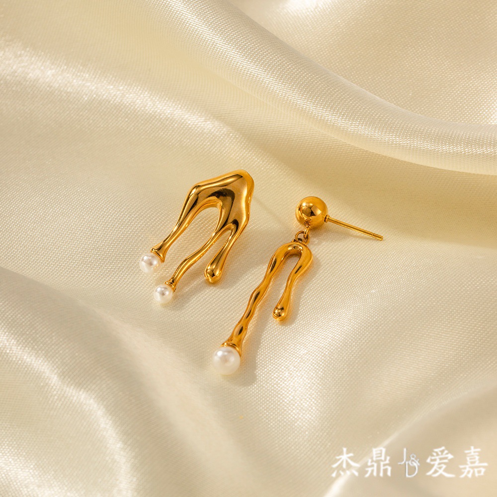 Pendientes populares europeos y americanos 18K de oro de acero inoxidable de perlas de titanio líquido pendientes de acero no se desvanece pendientes al por mayor