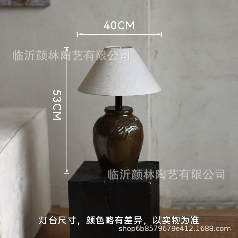 Lámpara de escritorio decorada de latas de vino lámpara de escritorio retro lámpara de escritorio de piso lámpara de cabecera residencial lámpara de cerámica creativa lámpara de hotel