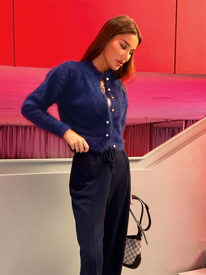 Áo khoác cardigan len nữ dáng ôm cổ tròn tay dài một hàng cúc chất liệu lông mềm mại — Màu hồng, Màu trắng, Màu xám nhạt, Xanh đậm chi tiết 31