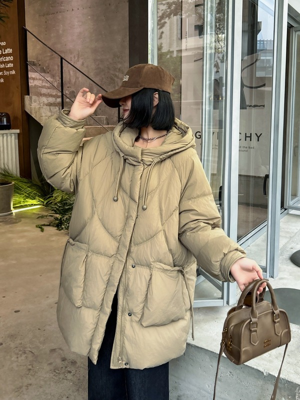 新型の婦人服のポケットは縄の高級なファッションの項を引き出します。|undefined