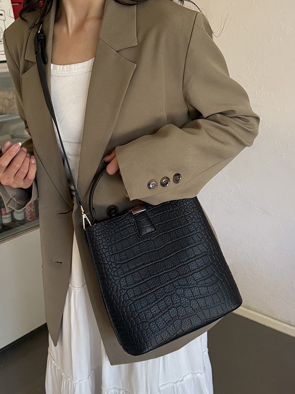 Comercio extranjero transfronterizo venta caliente cocodrilo bolso de cubo de mano mujer 2026 sensación de alto nivel europeo retro bolso de mochila image 4