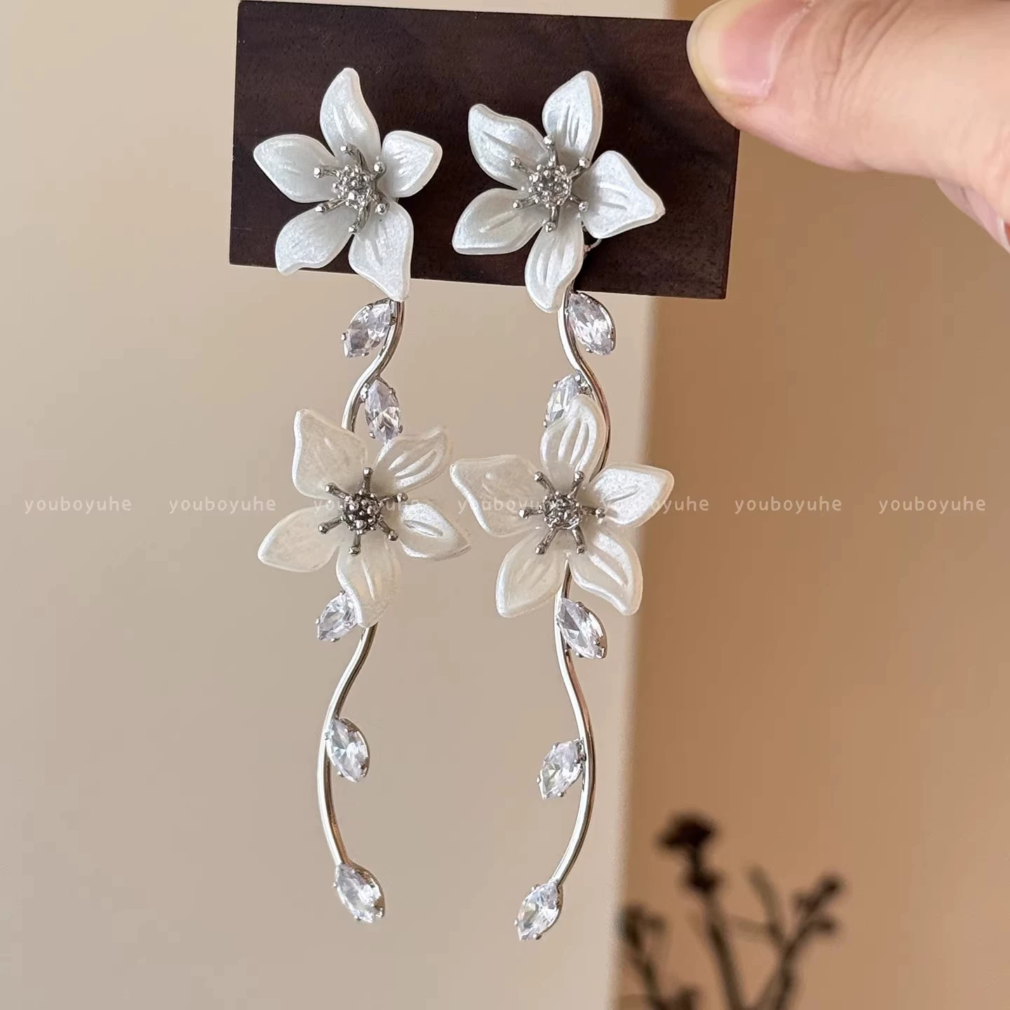 Brand universal small earrings from pearl