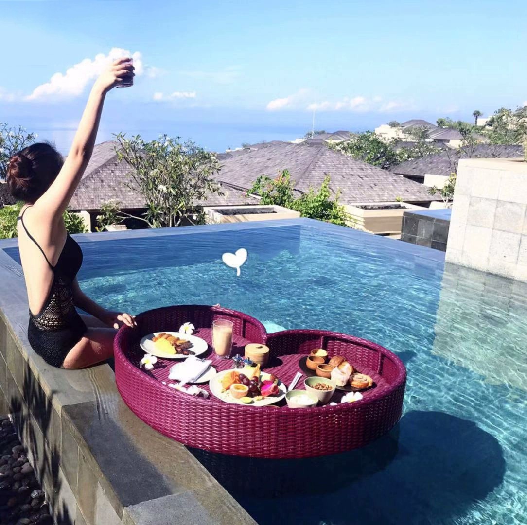 Té de la tarde de celebridades de Internet, cesta de ratán, bandeja de desayuno flotante de agua de Bali, bandeja flotante de la piscina de la villa del hotel