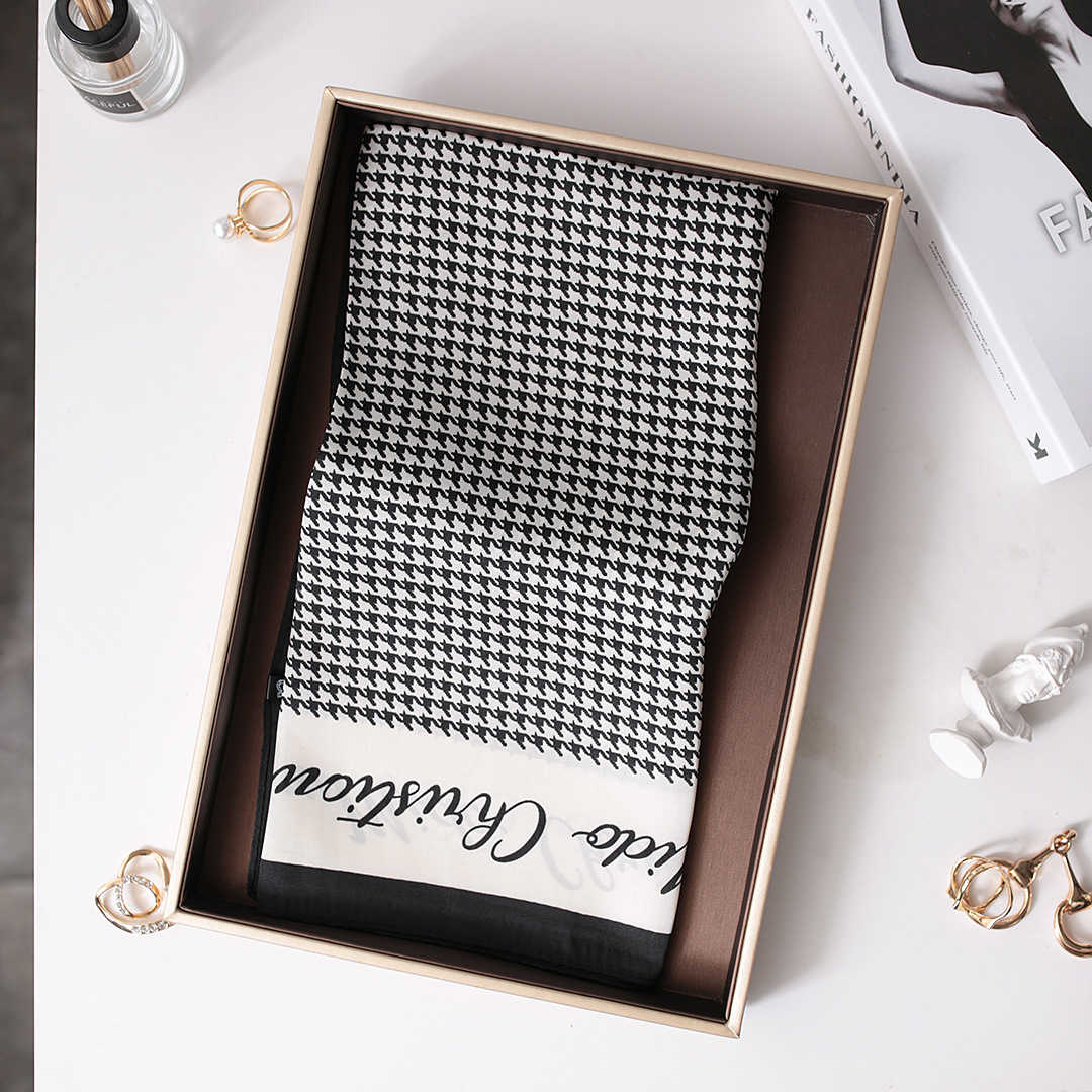 Fashionable stylish thousand bird pattern letter square for women's spring and autumn thin Korean decorative suit scarf_voghion.com